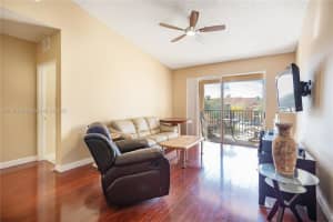 8050 N Nob Hill Rd APT 305, Tamarac, FL 33321, Sold 03/31/22