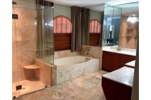 9060 NW 190th St, Hialeah, FL 33018, Sold 08/04/22