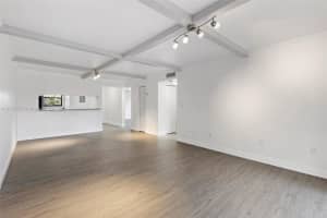 10145 NW 9th St, Miami, FL 33172, Sold 03/14/22