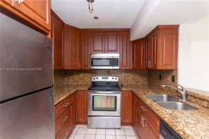 9450 Palm Cir, Pembroke Pines, FL 33025, Sold 03/14/22
