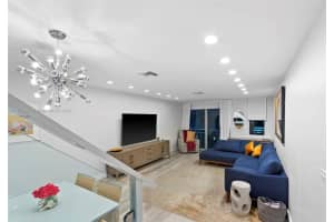 325 Meridian Ave APT 17, Miami Beach, FL 33139, Sold 05/31/22