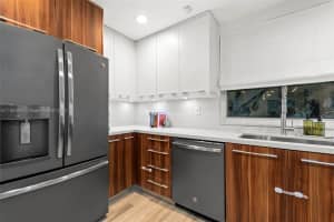 325 Meridian Ave APT 17, Miami Beach, FL 33139, Sold 05/31/22