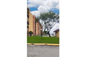 4717 NW 7th St, Miami, FL 33126, Sold 03/04/22