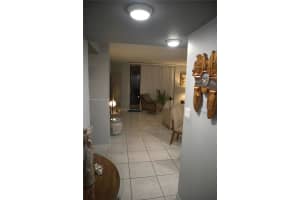 8625 NW 8th St APT 420, Miami, FL 33126, Sold 04/20/22
