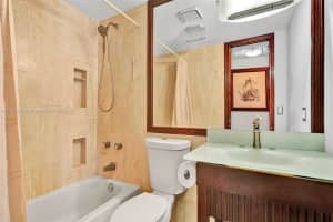 2457 Collins Ave APT 606, Miami Beach, FL 33140, Sold 05/25/22