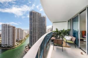 200 Biscayne Blvd Way, Miami, FL 33131, Sold 03/08/22