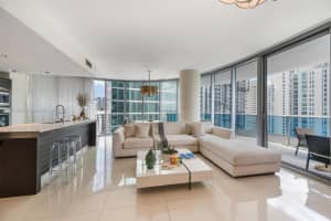 200 Biscayne Blvd Way, Miami, FL 33131, Sold 03/08/22