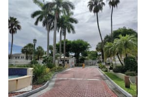 17330 NW 67th Pl, Hialeah, FL 33015, Sold 03/14/22