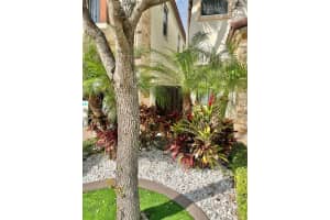10375 NW 70th Ln, Doral, FL 33178, Sold 02/17/22