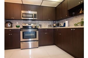 9735 NW 52nd St, Doral, FL 33178, Sold 04/08/22
