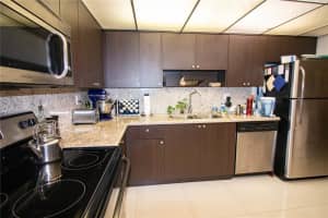 9735 NW 52nd St, Doral, FL 33178, Sold 04/08/22
