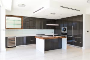 3250 NE 188th St, Aventura, FL 33180, Sold 05/23/22