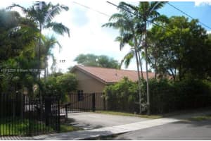 215 SE 3rd Ave, Hallandale Beach, FL 33009, Sold 04/21/22