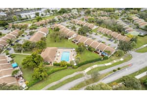 2720 S Oakland Forest Dr, Oakland Park, FL 33309, Sold 08/31/22