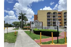 6980 NW 186th St, Hialeah, FL 33015, Sold 07/05/22