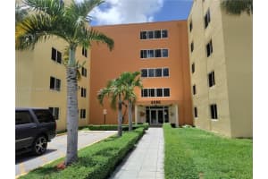 6980 NW 186th St, Hialeah, FL 33015, Sold 07/05/22