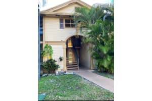 18725 NW 62nd Ave, Hialeah, FL 33015, Sold 05/18/22