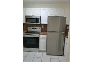 700 SE 9th Ct, Hialeah, FL 33010, Sold 05/13/22