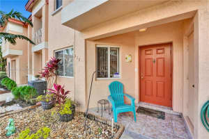 517 NW 208th Dr, Pembroke Pines, FL 33029, Sold 03/28/22