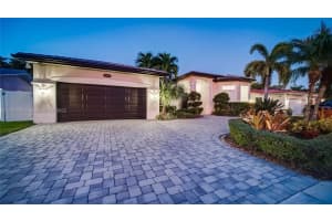 6951 Loch ness Dr, Miami Lakes, FL 33014, Sold 03/28/22