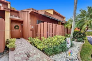 456 SE 14th St, Dania Beach, FL 33004, Sold 02/25/22