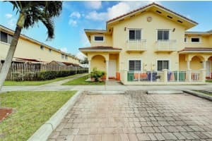17845 NW 74th Ct, Hialeah, FL 33015, Sold 03/09/22