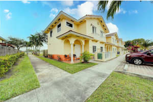 17845 NW 74th Ct, Hialeah, FL 33015, Sold 03/09/22