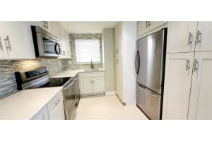 8870 Fontainebleau Blvd, Miami, FL 33172, Sold 02/28/22