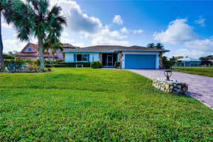 11 Castle Ct, Fort Pierce, FL 34949, Sold 04/08/22