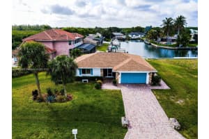 11 Castle Ct, Fort Pierce, FL 34949, Sold 04/08/22