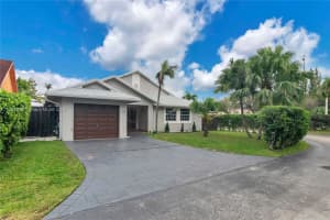 18639 NW 77th Pl, Hialeah, FL 33015, Sold 04/01/22