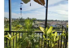 900 NE 195th St APT 614, Miami, FL 33179, Sold 04/01/22