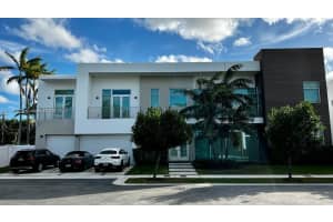 10498 Nw 67th Ter Doral