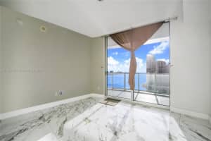 300 S Biscayne Blvd t 2010, Miami, FL 33131, Sold 03/11/22