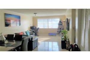6950 NW 186th St Apt 2-417a, Hialeah, FL 33015, Sold 06/03/22