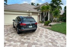 8363 N Lake Forest Dr, Davie, FL 33328, Sold 03/31/22