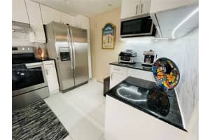 5701 Collins Ave APT 812, Miami Beach, FL 33140, Sold 04/08/22