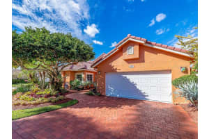 1047 Laguna Springs Dr, Weston, FL 33326, Sold 04/12/22