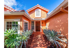 1047 Laguna Springs Dr, Weston, FL 33326, Sold 04/12/22