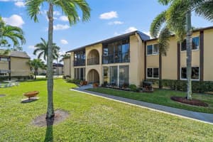 331 Pine Ridge Cir b 2, Greenacres, FL 33463, Sold 03/28/22