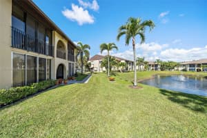 331 Pine Ridge Cir b 2, Greenacres, FL 33463, Sold 03/28/22