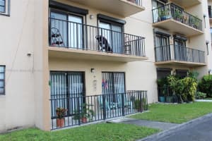1820 W 53rd St APT 414, Hialeah, FL 33012, Sold 03/31/22
