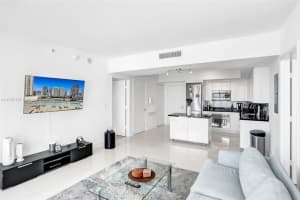 92 SW 3rd St APT 1211, Miami, FL 33130, Sold 03/29/22