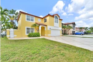 19574 NW 83rd Pl, Hialeah, FL 33015, Sold 04/25/22