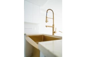 5701 Collins Ave APT 1607, Miami Beach, FL 33140, Sold 03/28/22