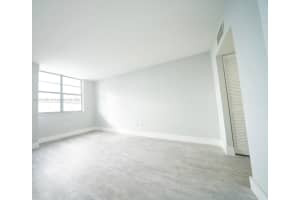 5701 Collins Ave APT 1607, Miami Beach, FL 33140, Sold 03/28/22