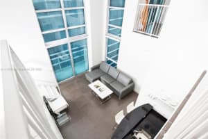 300 S Biscayne Blvd, Miami, FL 33131, Sold 04/15/22