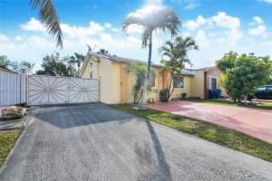 19821 NW 52nd Ct, Miami Gardens, FL 33055, Sold 04/15/22