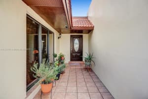 19209 NW 64th Ct, Hialeah, FL 33015, Sold 03/10/22