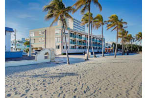 201 Van Buren St APT 101, Hollywood, FL 33019, Sold 04/15/22